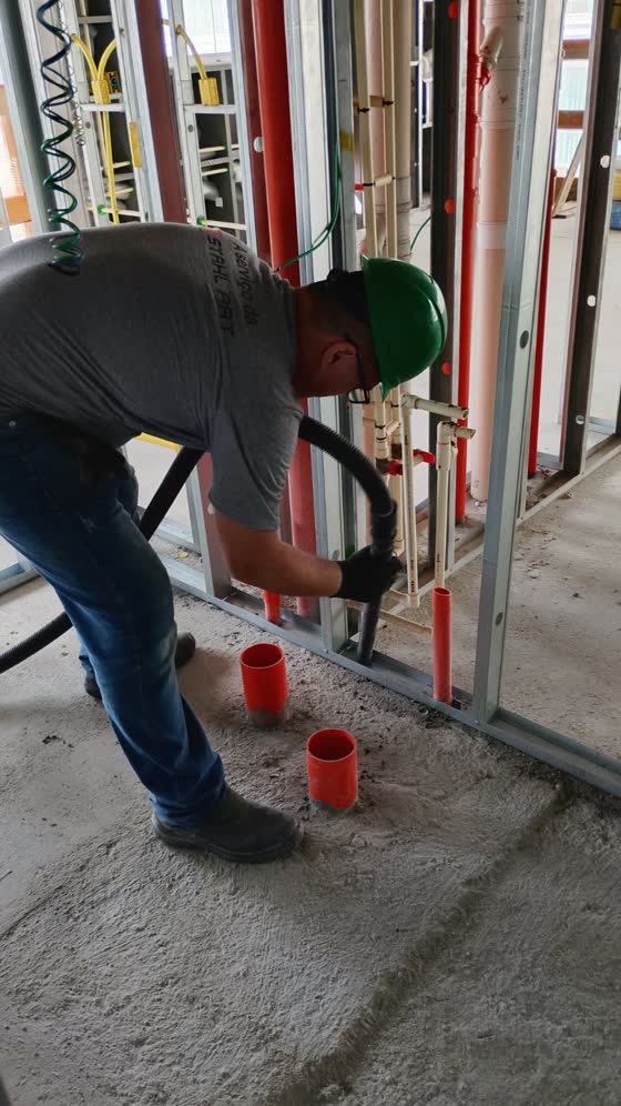 Limpeza e organização do ambiente durante a obra
