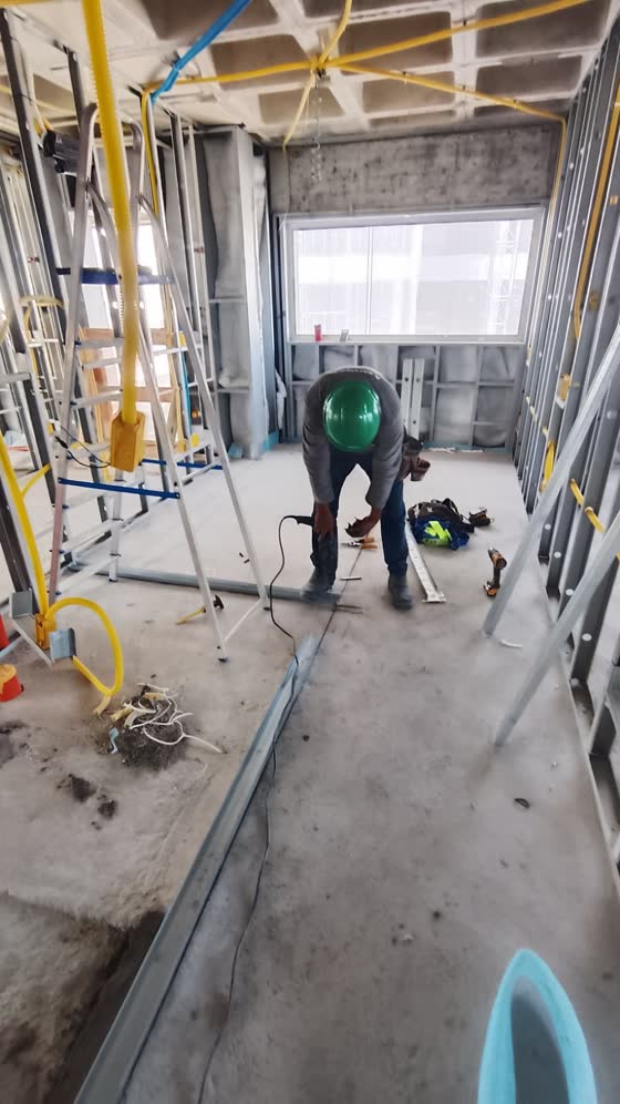 Preparação do piso antes da fixação das guias